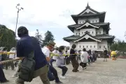1,800 Pull 400-Tonne Hirosaki Castle in Japan Tradition