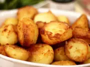 Add Oatmeal to Roast Potatoes for Extra Crunch, Chef Says