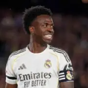 Alderweireld urges Arsenal to sign Alvarez over Vinicius