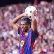 Alejandro Balde decides to leave Barcelona after Man Utd talks