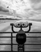 Alon Goldsmith turns a pier viewing machine into a lonely character