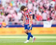 Alvarez walks alone as Atlético fans vent fury over Barcelona dream
