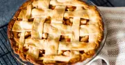 Apple pie will come out golden and delicious if you add 1 ingredient before baking