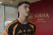 Arsenal sign James Scanlon from Manchester United