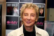 Barry Manilow to take break after 'pushing too hard' on tour
