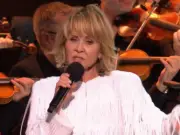 BBC Proms viewers praise tearful Lulu's Bond performance