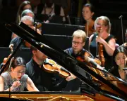 BBCSO/Gaffigan review – all-American evening of sleek grooves and edge-of-seat Barber