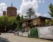 Berlin treehouse built on no man's land could be demolished