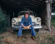 Bob Dylan Covers Gary Stewart's 'Honky Tonk Hellraiser'