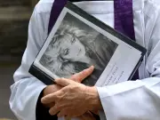Bonnie Tyler's funeral: Fans gather at Swansea Minster
