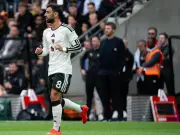 Carrick hints at rotating Fernandes as Man Utd open contract talks