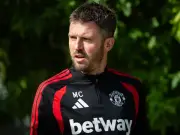 Carrick urges Man United to 'keep pushing' for more signings