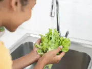Chef's aluminium foil hack keeps lettuce fresh for weeks longer
