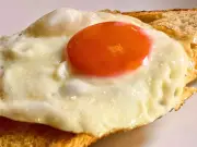 Chef's sesame oil trick makes fried eggs crispier and tastier