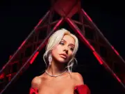 Christina Aguilera: Stars Face 'World of Opinions That Don't Matter'