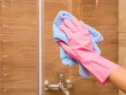 Clean Shower Screens with Bicarb and Lemon Juice