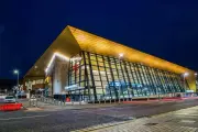 Comedian brings Fringe 'wee flavour' to Glasgow station