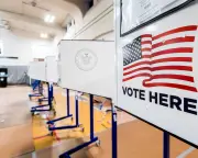 Democrats' Class Gap Threatens Winning Coalition, Study Finds