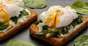 Ditch pans for poached eggs: 2-minute microwave method
