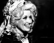 Dolly Parton Honored by kd lang, Peggy Seeger, Annie Lennox in New Tribute