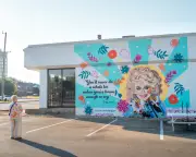 Dolly Parton's Canada Comments Spark Debate