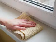 Fabric Softener Hack Keeps Windowsills Dust-Free for Weeks