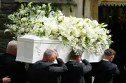 Fans travel from across UK for Bonnie Tyler funeral in Swansea