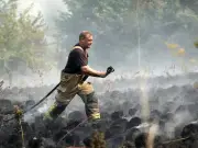 Firefighter explains why UK wildfires take weeks to contain