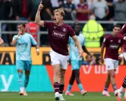 Flemming's late double earns Burnley draw against West Ham