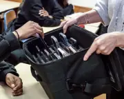 French High Schools Begin Phone Ban