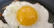 Fried eggs taste better with one free kitchen ingredient