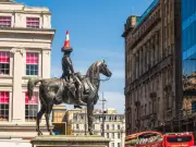 Glasgow divided as Duke of Wellington statue gets seven traffic cones