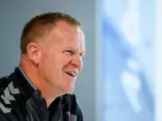 Hearts boss Vrancken: Stick together or Benfica will kill us