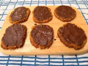 Homemade chocolate biscuits for 9p each taste better than Hobnobs