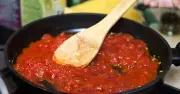 Italian granny's 5-ingredient tomato pasta sauce ready in 20 minutes
