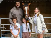 Jordan Banjo brings family to London pop-up stable for National Racehorse Week
