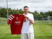Kyle Lafferty joins Forth Wanderers in shock move to eighth tier