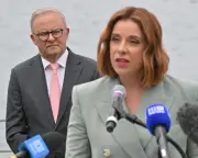Labor pledges opt-out register for online gambling ads
