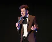Larry Dean: Hellbent review – SNL UK star’s standup show at Edinburgh Fringe