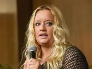 Lucy Davis finds hope in messages from fellow cancer patients