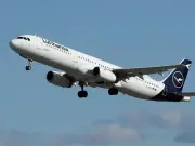Lufthansa Boeing 747 declares emergency at 33,000ft over UK, diverts to Glasgow