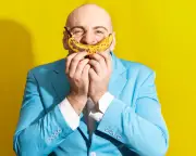 Man Sings Same Song Over and Over Again for an Hour review – fringe gem leaves you ecstatic