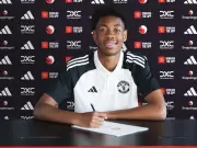Man United youngster trains with first team