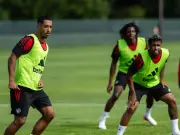 Man Utd face 15-day race to sign midfielder before deadline