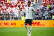 Man Utd hand Rashford No9 shirt in transfer hint