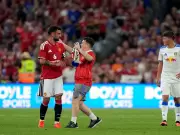 Man Utd vs Leeds friendly ends early after pitch invaders