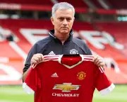 Mourinho reveals 2013 Man United contract before Chelsea U-turn