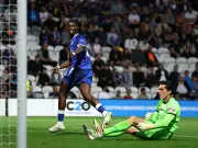 Moyes demands more from Barry after Everton hat-trick