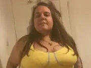 Mum ate 50 doughnuts daily, broke 7 beds, now bodybuilder