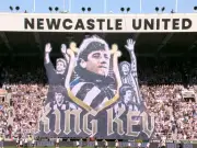 Newcastle and Liverpool pay emotional tribute to Kevin Keegan